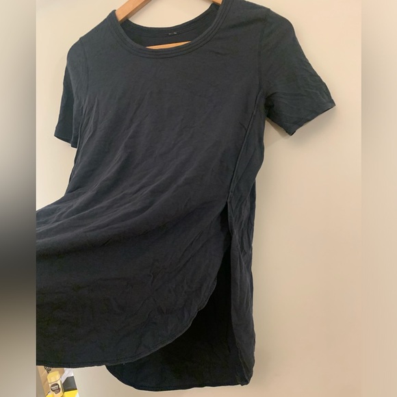 Likely a size 4 but could be a 6 (tagged removed), navy in colour - Picture 2 of 3